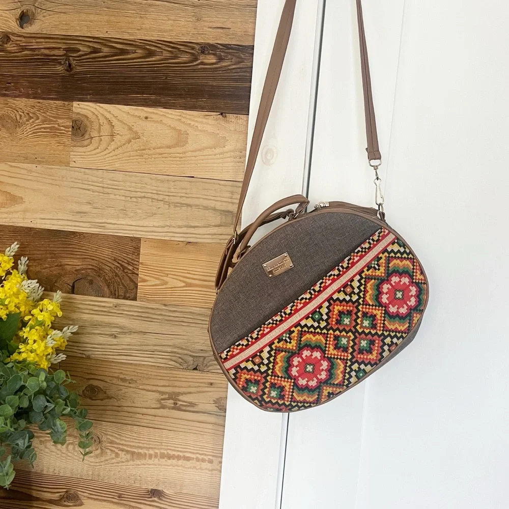 Belo Horizonte Since 1965 Embroidered Artisan Round Bag - Picture 3 of 11